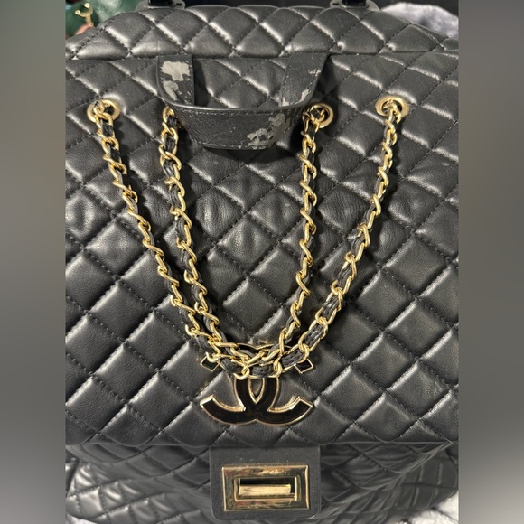 EUC Elegant Black Quilted Women\'s Carry On Travel Bag main image 7